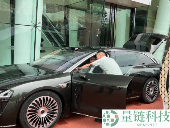 鸿蒙智行最高颜值车！余承东体验享界S9T：细节非常多