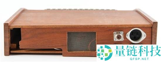 存世仅9台 稀有木盒版Apple-1拍出超337万元低价