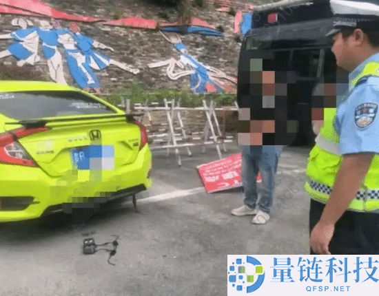 轿车尾部装远光灯狂闪后车40分钟 警方：罚款550元、驾驶证记1分