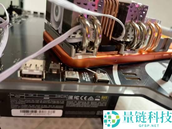 大神魔改iPhone 17 Pro Max外挂SSD散热器 4K视频录制不再降频