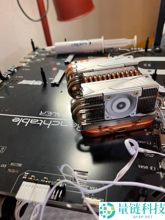 大神魔改iPhone 17 Pro Max外挂SSD散热器 4K视频录制不再降频