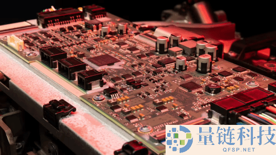 法拉利预热旗下首款纯电超跑:零百加快2.5秒