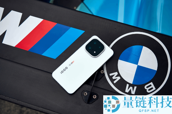 全球首发2K三星珠峰屏,iQOO 15发布:4199元起
