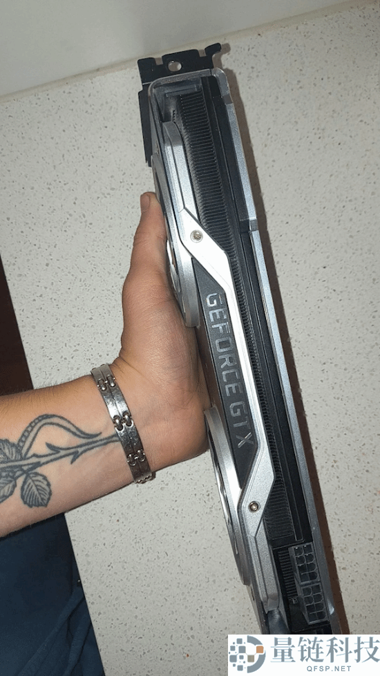 GTX 2080 Ti原型卡重现江湖：完全384-bit 12GB显存