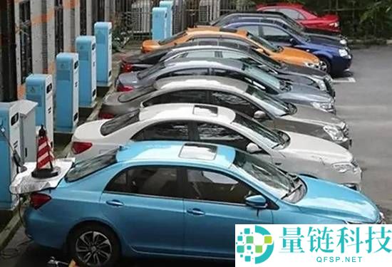 女车主充电后占位94分钟被收费438元 法院判了：收费合规