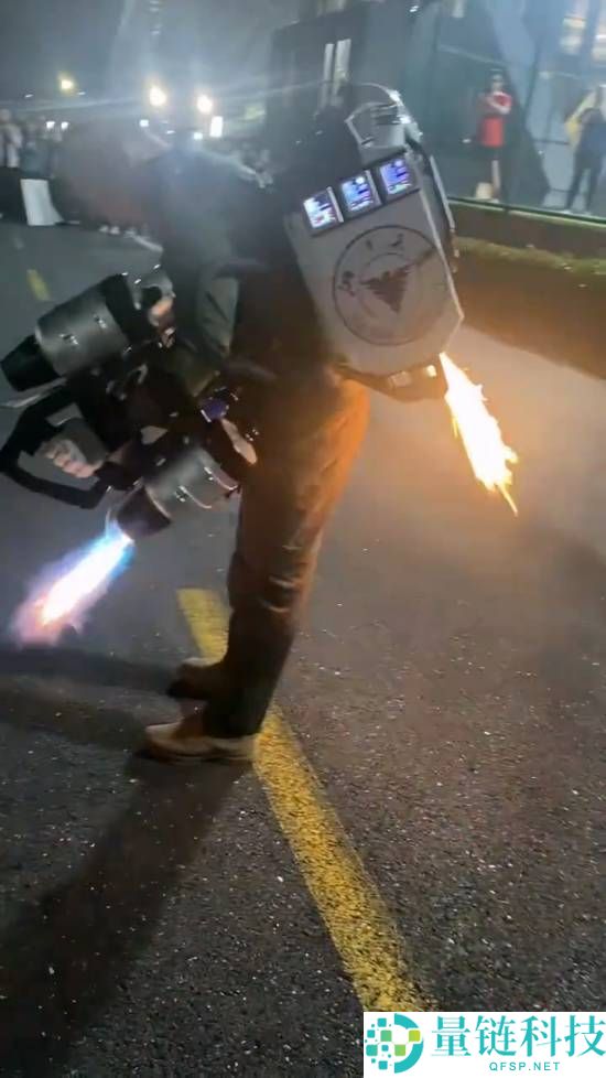 实际版“钢铁侠”原地起飞,国产自立研发喷气式飞翔背包已处小批量消费阶段