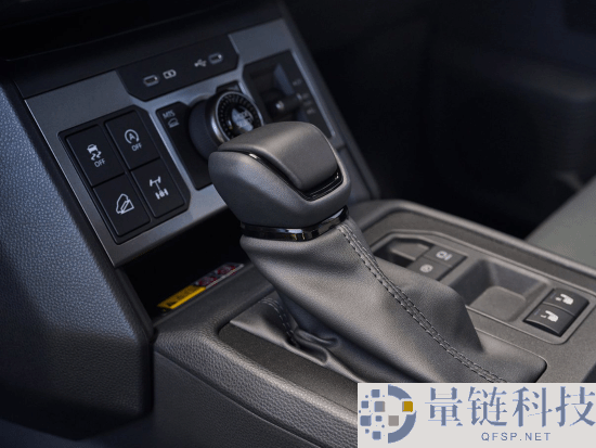 丰田“不死鸟”上新 全新海拉克斯皮卡发布:初次用上纯电