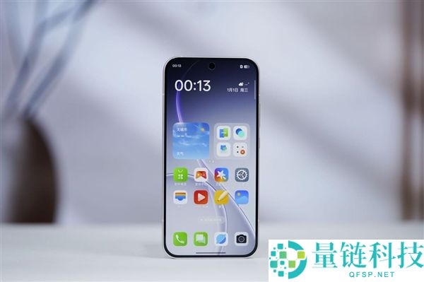 全息光刻美背太吸睛,OPPO Reno 15图赏