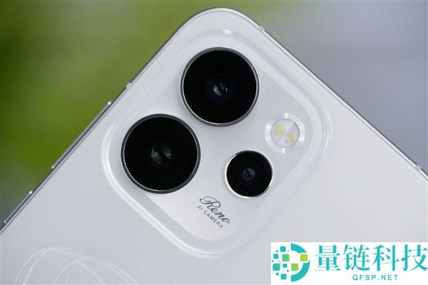 全息光刻美背太吸睛,OPPO Reno 15图赏