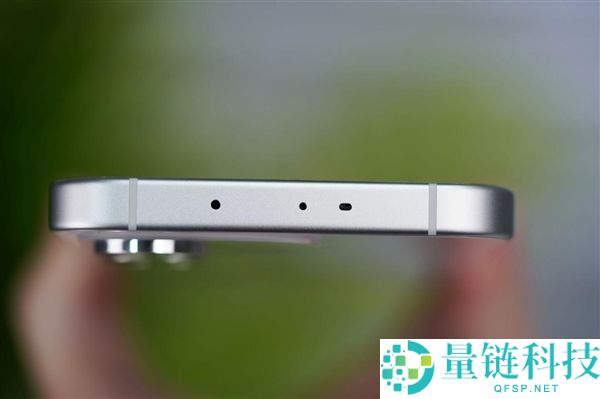 全息光刻美背太吸睛,OPPO Reno 15图赏