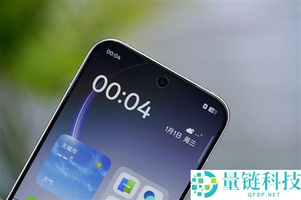 全息光刻美背太吸睛,OPPO Reno 15图赏