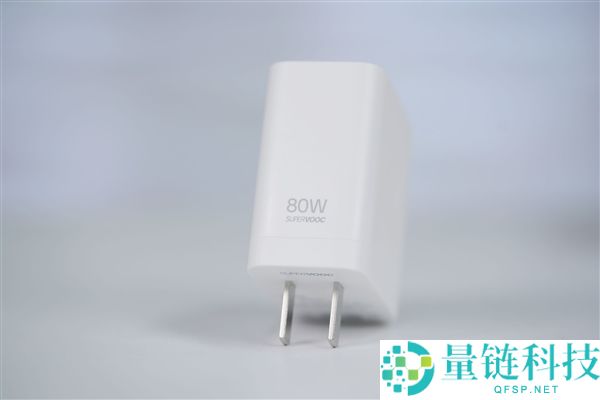 全息光刻美背太吸睛,OPPO Reno 15图赏