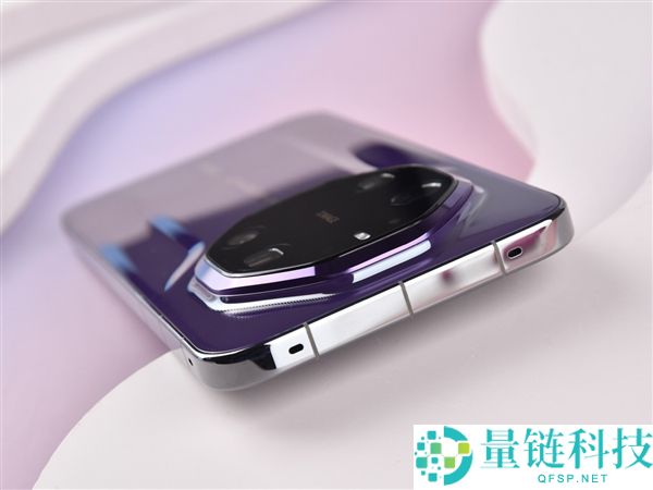 华为Mate 80 RS特殊巨匠上手：一部细节体验拉满的巨匠旗舰