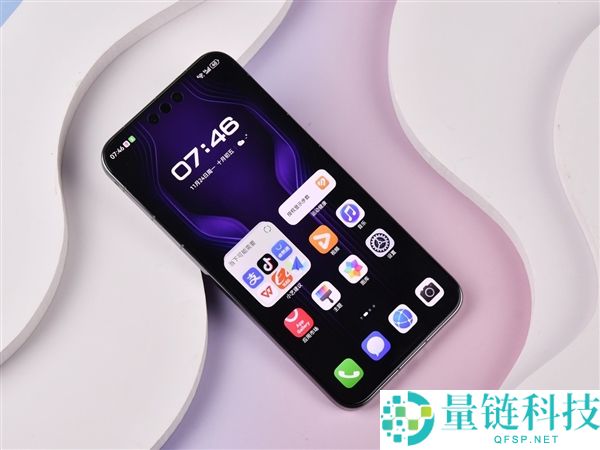 华为Mate 80 RS特殊巨匠上手：一部细节体验拉满的巨匠旗舰