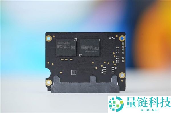 长江存储原厂颗粒,致态小翼S001 1TB SSD图赏