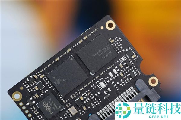 长江存储原厂颗粒,致态小翼S001 1TB SSD图赏