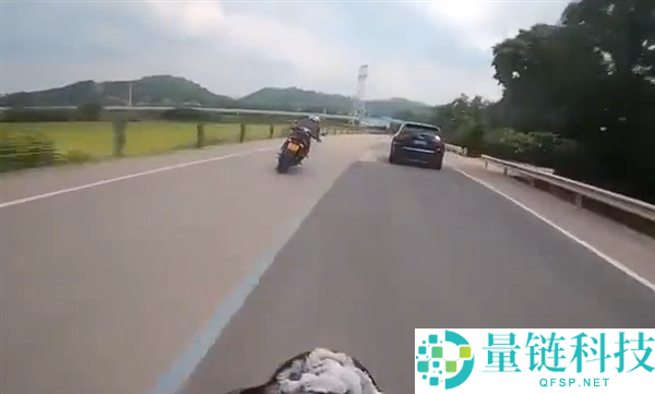 狂飙169km/h 两男人骑摩托竞速还屡次逆行超车:被撞到沟里