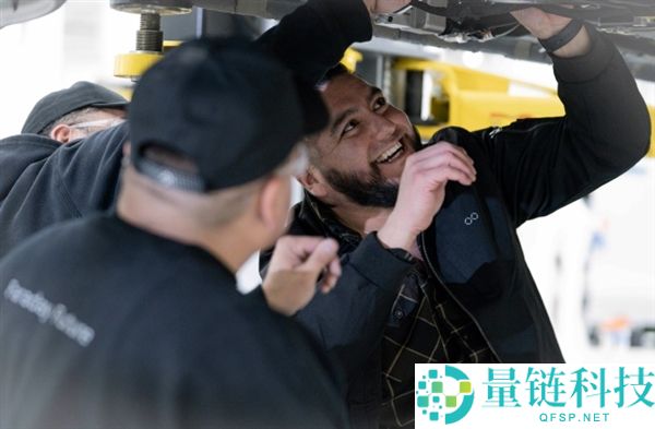 法拉第将来晒FX Super One工场组装现场 网友：纯手搓 草台班子