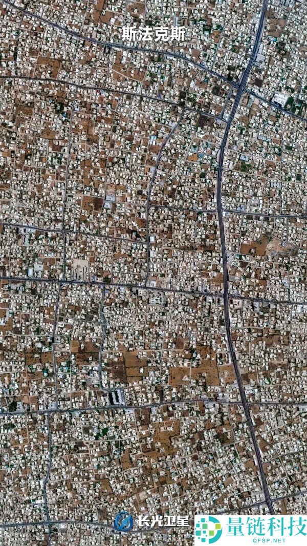 在地中海岸 有个奇异的“水泥色之城”：看不到一棵树,