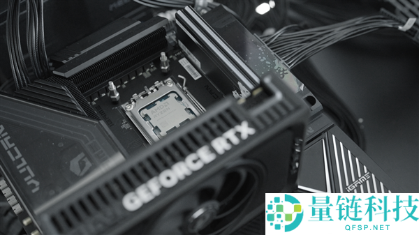 锐龙7 9800X3D创记载超频7335MHz:主板居然来自七彩虹