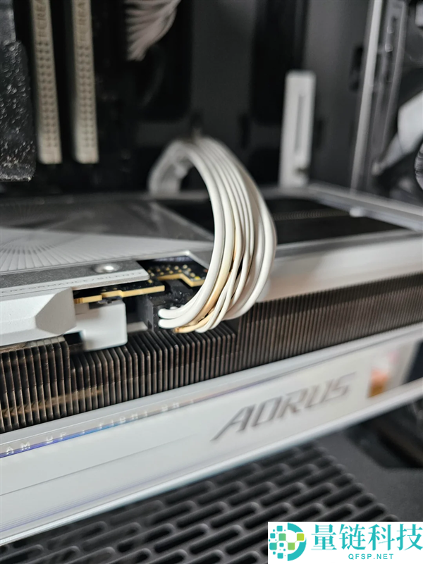 RTX 5090新年第一烧,玩游戏时闻到糊味已心知不妙