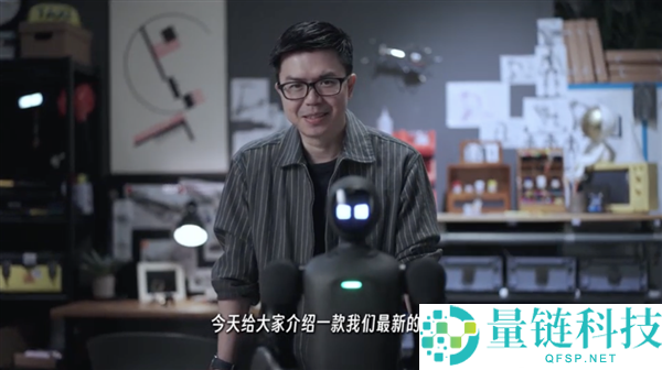 董事长稚晖君发布上纬新材首款机械人,能塞书包还能骑机械狗