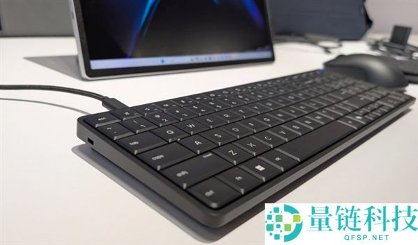 惠普EliteBoard G1a发布：居然把一台壮大的主机塞进键盘里