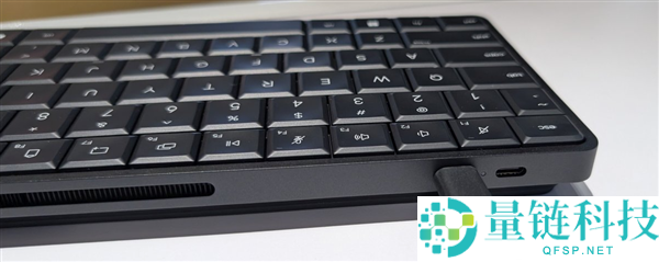 惠普EliteBoard G1a发布：居然把一台壮大的主机塞进键盘里