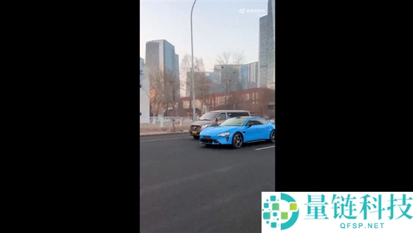 新一代SU7卡布里蓝实拍来了 颜值若何,雷军：新车已到最后阶段 将提早部署展车到店