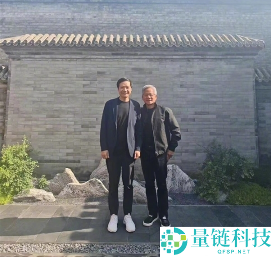 英伟达员工晒年会最牛年关奖:黄仁勋亲笔签名的皮衣