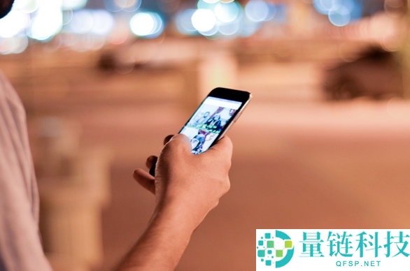 38岁男子宅家熬夜刷手机 眼压飙升引发青光眼险失明