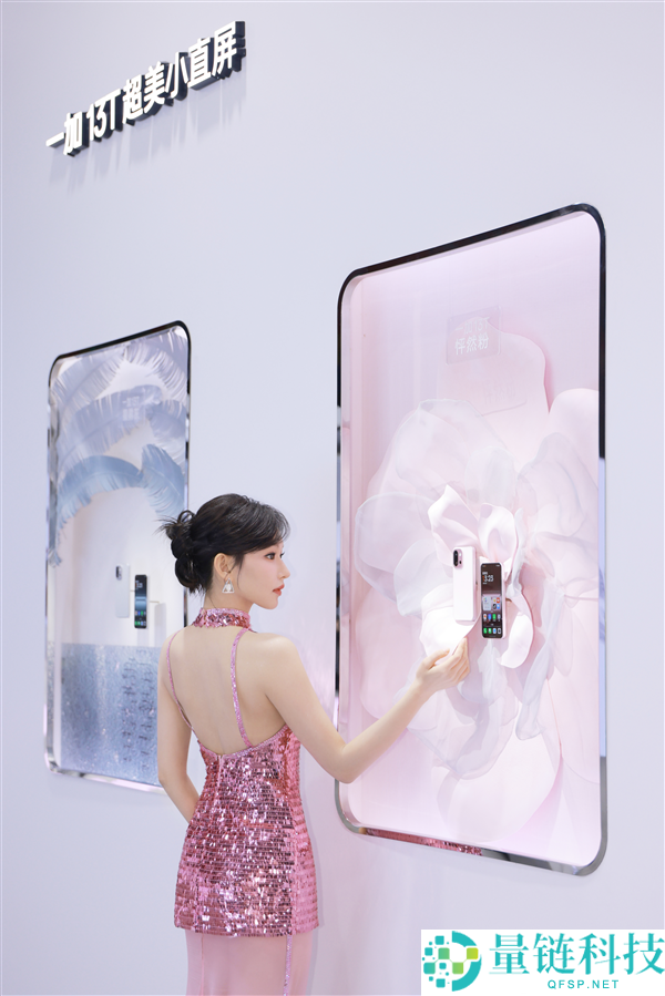 小屏党的梦中情机,一加15T标配无线充电：兼容苹果磁吸生态