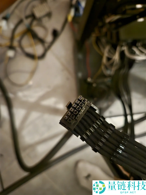 ROG夜神RTX 5090刷入1000W BIOS：疏忽珍爱报警效果烧接口,