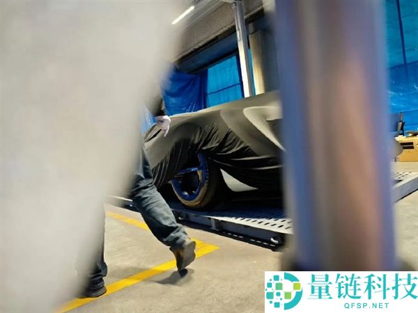 雷军预告有欣喜,小米汽车今天或将推出超跑车型 网友经过谍照已AI出外形