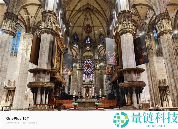 小屏党的梦中情机 一加15T样张首秀：搭载LUMO凝光影象