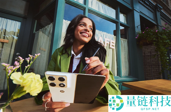 大折叠赛道又有新玩家参加,moto Razr Fold发布：参数拉满 16100元