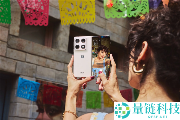 大折叠赛道又有新玩家参加,moto Razr Fold发布：参数拉满 16100元