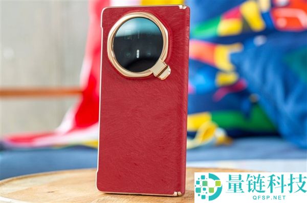 光荣Magic V6真机图赏：全球最轻薄大折叠 老外被震动到了