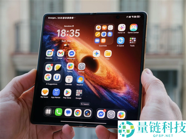 光荣Magic V6真机图赏：全球最轻薄大折叠 老外被震动到了