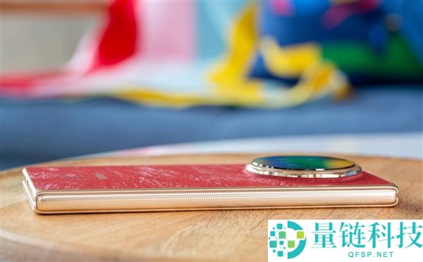 光荣Magic V6真机图赏：全球最轻薄大折叠 老外被震动到了