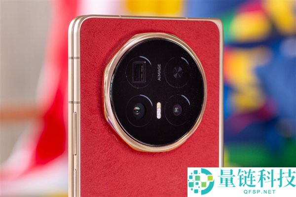 光荣Magic V6真机图赏：全球最轻薄大折叠 老外被震动到了