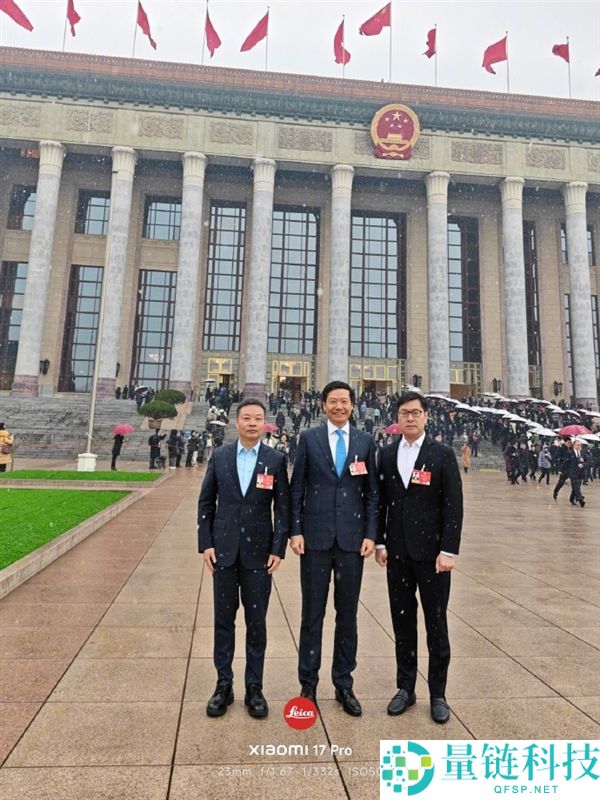 三人两会建议一览,雷军晒跟何小鹏、姚劲波合影照：妥妥的C位