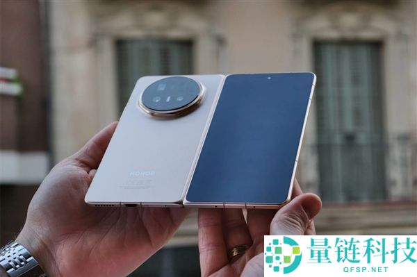 全球最轻薄折叠屏光荣Magic V6来了：京东方独家供屏