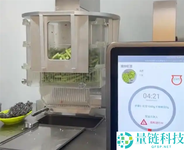 社区食堂引入2台6万元的炒菜机械人 油盐配比精准到克