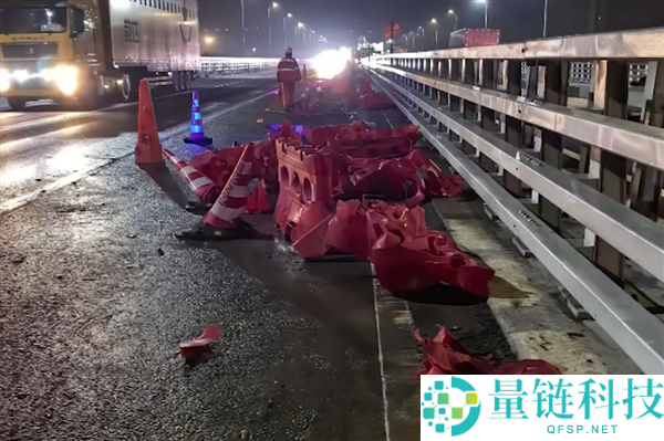 连撞30米水马都没停,司机：“困了、开了智驾”