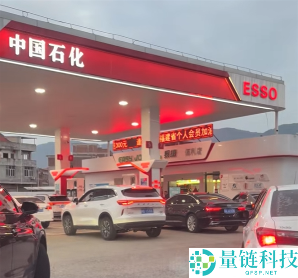 国内油价本日将迎年内最大涨幅,网友实拍多地加油站排长队