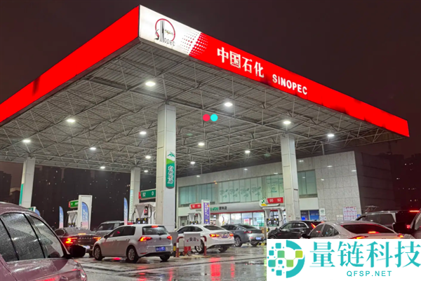 国内油价本日将迎年内最大涨幅,网友实拍多地加油站排长队