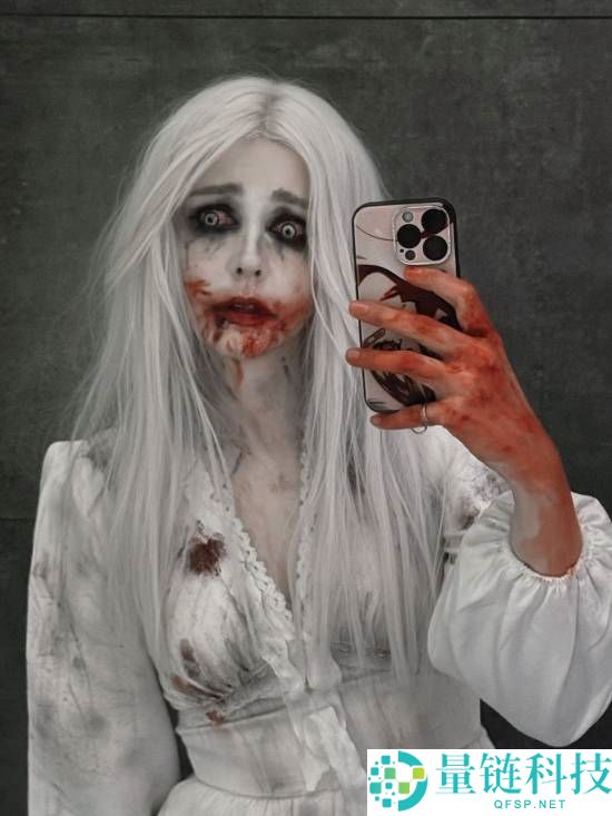 《生化9》新女神讴歌丧尸爆火,少量绝美COS图刷屏