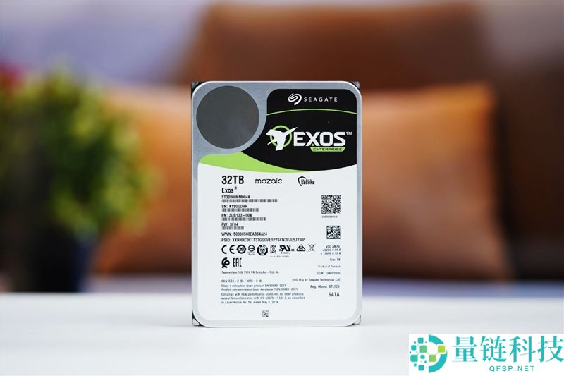 希捷银河Exos 32TB评测：机械硬盘巅峰,容量速度牢靠性都无可抉剔