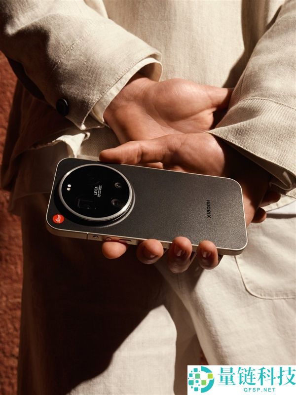 徕卡门店售卖：小米17 Ultra徕卡版黑银色上市,7999元起